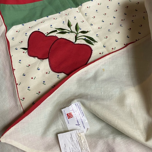 Home interiors & Gifts Table Runner Apples pattern - Picture 3 of 14